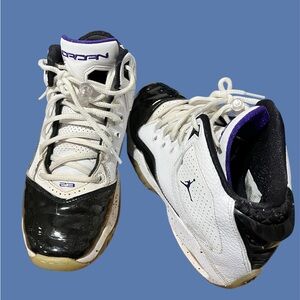 Jordan B'Loyal White Court Black Purple Boys Youth Basketball Shoes Size 6Y